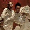Nghệ sỹ Huyền chèo vào vai 'hề dẫn chuyện' còn Tùng Dương hóa thân hoàng tử út vừa hát vừa múa... (Ảnh: MT) 