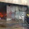 Cháy lớn tại khu nhà kho gần bến xe nước ngầm, lửa bốc ngùn ngụt