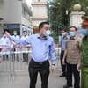 Chủ tịch Ủy ban Nhân dân thành phố Hà Nội, Chu Ngọc Anh đã trực tiếp kiểm tra việc thực hiện phong tỏa Bệnh viện K cơ sở Tân Triều và cơ sở Tam Hiệp, huyện Thanh Trì. (Ảnh: Hoàng Anh/Vietnam+)