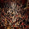 Các thành viên của ban tổ chức khiêu vũ cùng với khách mời tại Vienna Opera Ball lần thứ 63 diễn ra vào năm 2019. (Ảnh: Nguồn Reuter)