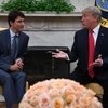 Thủ tướng Canada Justin Trudeau và Tổng thống Mỹ Donald Trump trong cuộc gặp tại Washington DC., ngày 11/10/2017. (Nguồn: AFP/TTXVN)