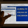 Người sử dụng tại Bogota, Colombia xóa tài khoản Facebook ngày 22/3. (Nguồn: AFP/TTXVN)