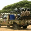 Các lực lượng do Chính phủ Sudan hậu thuẫn trong chiến dịch truy quét phiến quân tại Nam Darfur ngày 23/9/2017. (Nguồn: AFP/TTXVN)