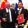 Ngoại trưởng Hy Lạp Nikos Kotzias và người đồng cấp Trung Quốc Vương Nghị. (Nguồn: Ekathirimi)