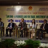Đại diện chính quyền tỉnh Lâm Đồng giải đáp các thắc mắc của doanh nghiệp Thái Lan. (Nguồn: Sơn Nam/TTXVN)
