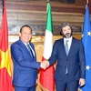 Phó Thủ tướng thường trực Trương Hòa Bình gặp Chủ tịch Hạ viện Italy Roberto Fico. (Nguồn: Ngự Bình/TTXVN)