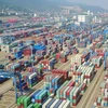Một cảng hàng hóa ở Giang Tô của Trung Quốc. (Ảnh: AFP/TTXVN)