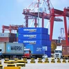 Hàng hóa được xếp tại cảng ở Thanh Đảo, tỉnh Sơn Đông, Trung Quốc. (Nguồn: AFP/TTXVN)