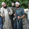 Các tay súng Taliban tại khu vực ngoại ô Jalalabad, ngày 16/6. (Ảnh: AFP/TTXVN)