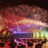 Người dân Australia thưởng thức pháo hoa trong dịp năm mới. (Nguồn: Metro)