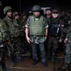 Tổng thống Philippines Rodrigo Duterte cùng các thành viên của lực lượng an ninh. (Nguồn: sunstar.com.ph)