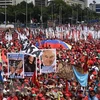 Đông đảo người dân Venezuela tuần hành tại thủ đô Caracas, bày tỏ sự ủng hộ Tổng thống Nicolas Maduro và phản đối sự can thiệp từ bên ngoài vào công việc nội bộ của đất nước, ngày 2/2/2019. (Nguồn: AFP/TTXVN)