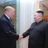 Chủ tịch Triều Tiên Kim Jong-un (phải) và Tổng thống Mỹ Donald Trump tại Hội nghị thượng đỉnh Mỹ-Triều lần thứ hai ở Hà Nội, ngày 28/2/2019. (Nguồn: AFP/TTXVN)