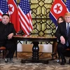 Tổng thống Mỹ Donald Trump (phải) và Chủ tịch Triều Tiên Kim Jong-un trong cuộc gặp riêng tại ngày làm việc thứ hai của Hội nghị thượng đỉnh Mỹ-Triều lần hai ở Hà Nội. (Nguồn: AFP/TTXVN)