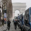 Cảnh sát chống bạo động được điều tới để ngănb người biểu tình Áo vàng trên Đại lộ Champs-Elysees ở Paris. (Nguồn: AFP/Getty)