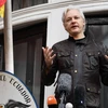 Nhà sáng lập Wikileaks Julian Assange phát biểu tại Đại sứ quán Ecuador ở London, Anh, ngày 19/5/2017. (Nguồn: AFP/ TTXVN)