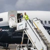 Giám đốc điều hành (CEO) hãng Boeing Dennis Muilenburg thị sát buổi kiểm tra phi công về việc cập nhật phần mềm MCAS của máy bay 737 MAX 7 tại Seattle, Mỹ ngày 3/4/2019. (Nguồn: AFP/TTXVN)