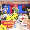 Giám đốc Công an tỉnh Bình Dương Trịnh Ngọc Quyên chủ trì buổi họp công bố thông tin ban đầu về vụ thảm sát. (Ảnh: Nguyễn Văn Việt/TTXVN)