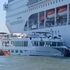 Tàu du lịch khổng lồ có tên hiệu là MSC Opera gặp tai nạn. (Nguồn: The Times)