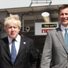 Ông Boris Johnson (trái) và ông Jeremy Hunt. (Nguồn: Express)