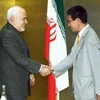 Ngoại trưởng Nhật Bản Taro Kono (phải) và Ngoại trưởng Iran Mohammad Javad Zarif (trái) tại cuộc gặp ở Yokohama, Nhật Bản, ngày 27/8. (Ảnh: Kyodo/TTXVN)