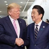 Thủ tướng Nhật Bản Shinzo Abe (phải) và Tổng thống Mỹ Donald Trump. (Nguồn: Automobile News)