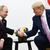 Trong ảnh (tư liệu): Tổng thống Nga Vladimir Putin (trái) và Tổng thống Mỹ Donald Trump (phải) tại cuộc gặp bên lề Hội nghị thượng đỉnh Nhóm các nền kinh tế phát triển và mới nổi hàng đầu thế giới (G20) ở Osaka, Nhật Bản ngày 28/6/2019. (Nguồn: AFP/TTXVN)
