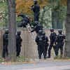 Lực lượng an ninh Đức tại hiện trường. (Nguồn: Vox)