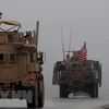 Quân đội Mỹ ở Syria rút sang Iraq để truy quét các phần tử IS. (Nguồn: AFP/TTXVN)