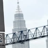 Biểu tượng của Quỹ đầu tư nhà nước Malaysia 1MDB tại Kuala Lumpur. (Nguồn: AFP/TTXVN)