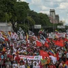 Người dân tham gia tuần hành ủng hộ Tổng thống Venezuela Nicolas Maduro tại Caracas ngày 12/9/2019. (Nguồn: AFP/TTXVN)