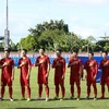Đội U22 Việt Nam chào cờ trước trận đấu. (Ảnh: Hoàng Linh/TTXVN)