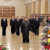 Chủ tịch Triều Tiên Kim Jong-un và các quan chức Triều Tiên kỷ niệm ngày sinh cố lãnh đạo Kim Jong-il. (Ảnh: KCNA)