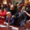 Tổng thống Mỹ Donald Trump và đại diện các tổ chức lẫn cộng đồng cầu nguyện mong đẩy lùi dịch COVID-19. (Ảnh: The Conservative Tree House)
