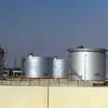 Thùng chứa dầu tại một cơ sở lọc dầu ở thành phố Dammam, Saudi Arabia. (Ảnh: AFP/TTXVN)