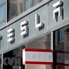 Biểu tượng Tesla tại cửa hàng ở Washington, DC, Mỹ. (Nguồn: AFP/TTXVN)