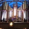 Chiếc đàn organ biểu tượng tại Nhà thờ Đức Bà. (Ảnh: Flickr)