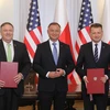 Trong ảnh; Ngoại trưởng Mỹ Mike Pompeo (trái) Tổng thống Ba Lan Andrzej Duda (giữa) và Bộ trưởng Quốc phòng Ba Lan Mariusz Blaszczak (phải) sau lễ ký thỏa thuận hợp tác quốc phòng mới tại Vácsava, Ba Lan, ngày 15/8. (Ảnh: PAP/TTXVN)