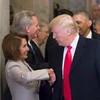 Tổng thống Mỹ Donald Trump và Chủ tịch Hạ viện Nancy Pelosi. (Ảnh: Bloomberg)
