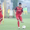 Tiền vệ Võ Huy Toàn gặp chấn thương rách cơ đùi sau buổi tập chiều 28/9 cùng tuyển Việt Nam. (Ảnh: Nguyên An)