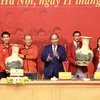 Thủ tướng trao quà cho đội tuyển bóng đá nữ và U22 Việt Nam 