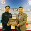 Ông Yusuke Adachi (trái) đáp ứng đủ tiêu chí trở thành Giám đốc kỹ thuật VFF mới. (Ảnh: VFF)