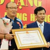 Khoảnh khắc HLV Park Hang-seo nhận Huân chương Lao động hạng Nhì