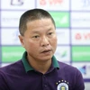 Huấn luyện viên Chu Đình Nghiêm trả lời phỏng vấn trước trận bán kết cúp Quốc gia 2020 giữa Hà Nội FC với TP.HCM chiều 15/9. (Ảnh: Hiển Nguyễn/Vietnam+) 