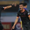 Tô Văn Vũ và Tiến Linh phối hợp ăn ý, ghi bàn thắng nâng tỷ số 2-1 trước Hà Nội FC trên sân khách Hàng Đẫy. (Ảnh: Hiển Nguyễn/Vietnam+) 