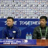 Huấn luyện viên Trương Việt Hoàng trả lời phỏng vấn sau trận hòa Thanh Hóa tối 24/1. (Ảnh: VPF) 
