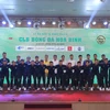 Câu lạc bộ bóng đá Hòa Bình với huấn luyện viên trưởng Lê Quốc Vượng và 22 cầu thủ được tuyển chọn từ nhiều trung tâm bóng đá uy tín trên cả nước. (Ảnh: CTV/Vietnam+)