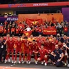 Đội tuyển futsal Việt Nam gửi lời cảm ơn tới người hâm mộ. (Ảnh: Getty Images)