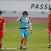 Bác sỹ Choi Yu-young (giữa) chia tay đội tuyển Việt Nam sau 3 năm gắn bó. (Ảnh: VFF) 
