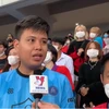 Khán giả tràn xuống sân ăn mừng chức vô địch cùng U23 Việt Nam